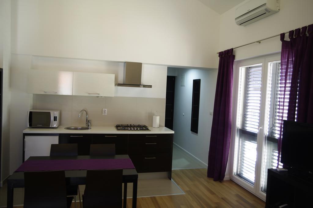 Santis10 Apartment