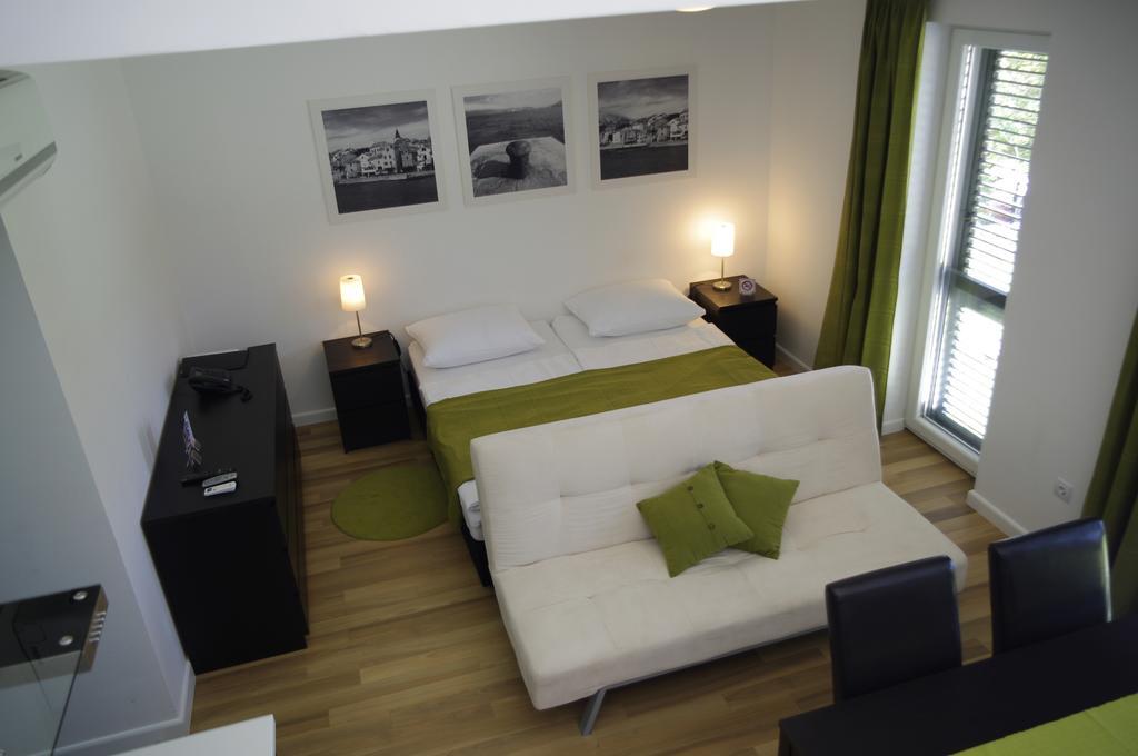 Santis10 Apartment